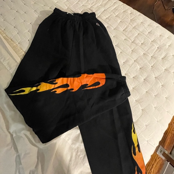 Kylie Shop Flame Sweatpants Set - Size M - Picture 6 of 7